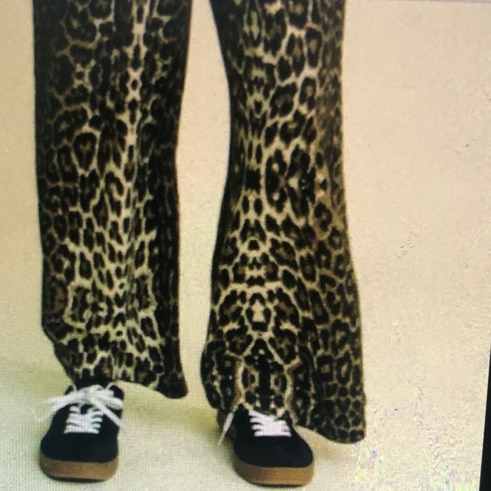 Leopard Print Wide Leg Pants with elastic tie belt.Size M - Picture 4 of 6